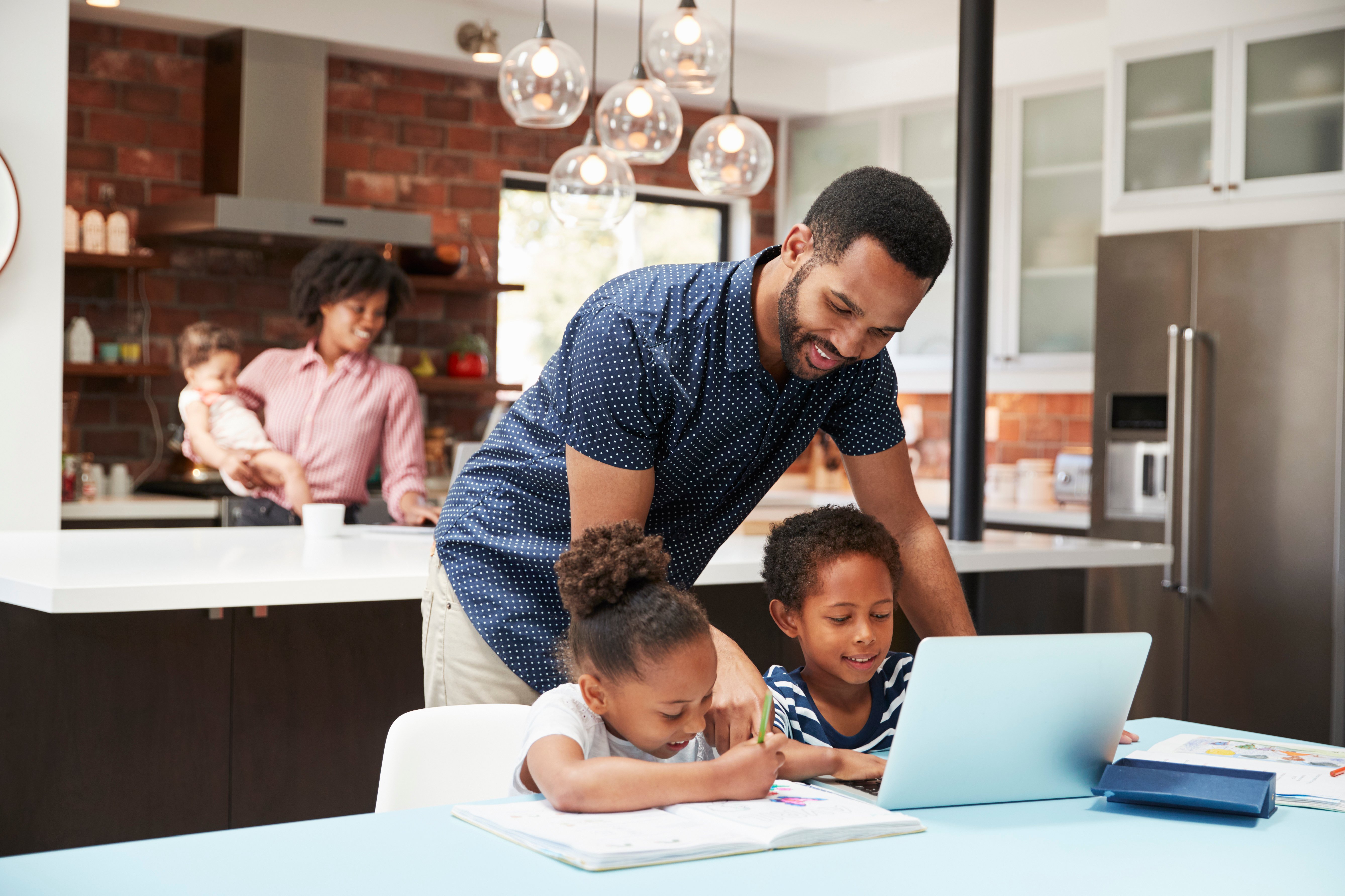dad helping kids